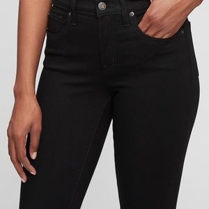 New with tags black skinny jeans.